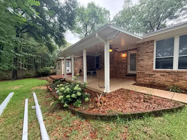 Screened Porch Installation in Pensacola — bug-free porch